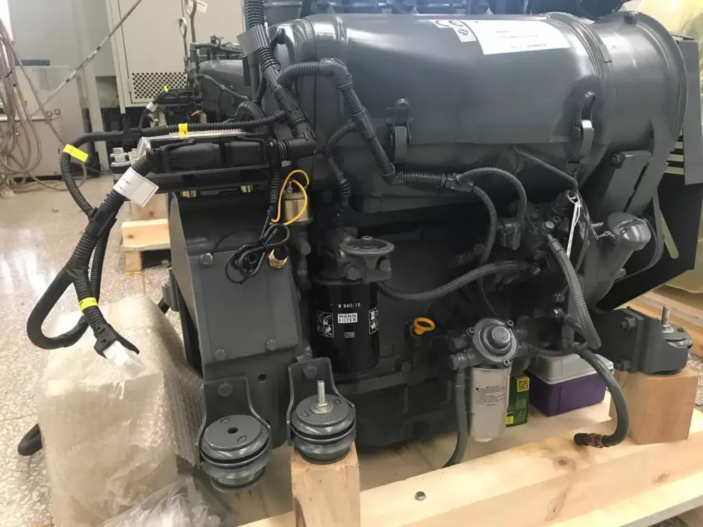 Двигатель DEUTZ BF6L913C купить в Москве